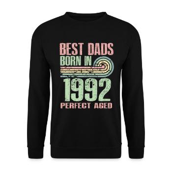 Die Besten Väter Sind 1992 Geboren, 31 Jahre Alt, - Unisex Pullover - Schwarz - Vorne - Alina (178cm) & Michal (187cm)