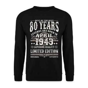April 1943 geboren - 80 Jahre alt - Unisex Pullover - Schwarz - Vorne - Alina (178cm) & Michal (187cm)