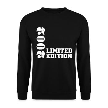 Édition limitée 2002, cadeau d’anniversaire 2002 - Sweat-shirt Unisexe - noir - Devant - Alina (178cm) & Michal (187cm)