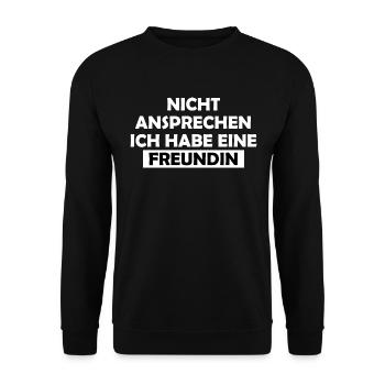 Nicht Ansprechen Ich Habe Eine Freundin - Unisex Pullover - Schwarz - Vorne - Alina (178cm) & Michal (187cm)