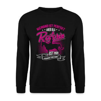 Reiterin - Verdammt nah an der Perfektion - Unisex Pullover - Schwarz - Vorne - Alina (178cm) & Michal (187cm)
