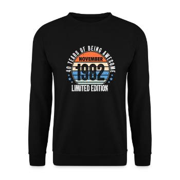 November 1982 40. Geburtstag 40 Jahre Geschenk - Unisex Pullover - Schwarz - Vorne - Alina (178cm) & Michal (187cm)