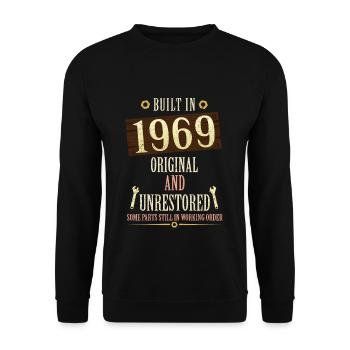 Built In The 1969 Original And Unrestored - Unisex Pullover - Schwarz - Vorne - Alina (178cm) & Michal (187cm)