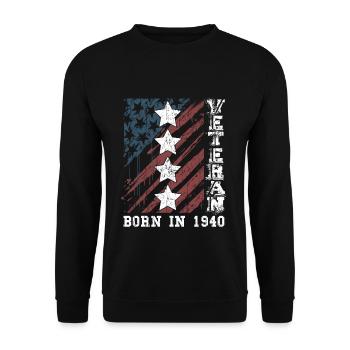 Âge 82 Ans Année de naissance 1940 Drapeau américain Fiers Journée des anciens combattants - Sweat-shirt Unisexe - noir - Devant - Alina (178cm) & Michal (187cm)