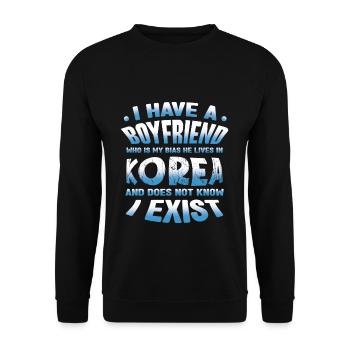 K-Pop: Mein Freund Wohnt In Korea - Unisex Pullover - Schwarz - Vorne - Alina (178cm) & Michal (187cm)