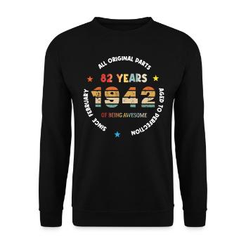 82 Years Old Made In 1942 Vintage February 1942 - Unisex Sweatshirt - black - Front - Alina (178cm) & Michal (187cm)