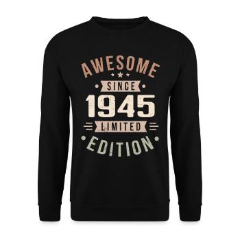 Original 1945 Vintage Vintage Birthday 1945 - Unisex Sweatshirt - black - Front - Alina (178cm) & Michal (187cm)