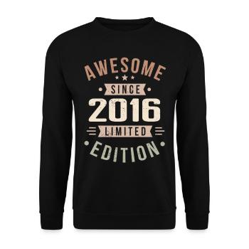 Original 2016 Vintage Vintage Birthday 2016 - Unisex Sweatshirt - black - Front - Alina (178cm) & Michal (187cm)