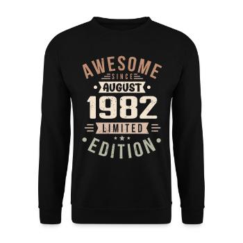 August 1982 Birthday in August 1982 Vintage 1982 - Unisex Sweatshirt - black - Front - Alina (178cm) & Michal (187cm)