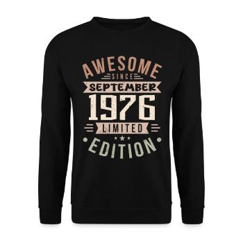 1976 September Geburtstag Geboren September 1976 - Unisex Pullover - Schwarz - Vorne - Alina (178cm) & Michal (187cm)