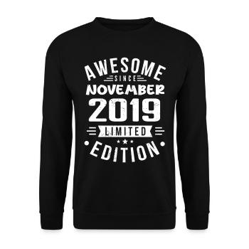 November 2019 Gift Idea Legend November 2019 - Unisex Sweatshirt - black - Front - Alina (178cm) & Michal (187cm)