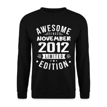 November 2012 Geschenkidee Legende November 2012 - Unisex Pullover - Schwarz - Vorne - Alina (178cm) & Michal (187cm)