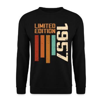 Vintage 1957 Retro 1957 Birthday Gift - Unisex Sweatshirt - black - Front - Alina (178cm) & Michal (187cm)