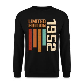 Vintage 1952 Retro 1952 Birthday Gift - Unisex Sweatshirt - black - Front - Alina (178cm) & Michal (187cm)