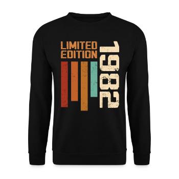 Jahrgang 1982 Retro 1982 Geburtstagsgeschenk - Unisex Pullover - Schwarz - Vorne - Alina (178cm) & Michal (187cm)
