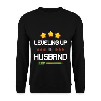 Levling Up Husband Gamer Ehemann Geschenk Hochzeit - Unisex Pullover - Schwarz - Vorne - Alina (178cm) & Michal (187cm)