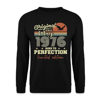 May 1976 | Cadeau Anniversaire Mai 1976 mai 1976 - Sweat-shirt Unisexe - noir - Devant - Alina (178cm) & Michal (187cm)