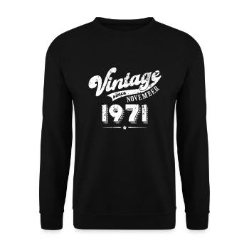 Vintage since November 1971 Birthday Gift - Unisex Sweatshirt - black - Front - Alina (178cm) & Michal (187cm)