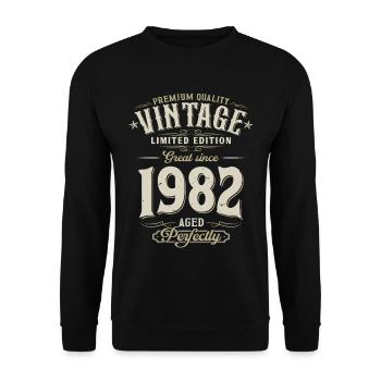 1982 Jahrgang geboren Vintage GeburtstagGeschenk - Unisex Pullover - Schwarz - Vorne - Alina (178cm) & Michal (187cm)