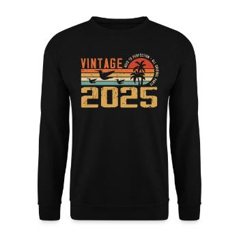 Vintage 2025 Cadeau Anniversaire - Millésime 2025 - Sweat-shirt Unisexe - noir - Devant - Alina (178cm) & Michal (187cm)