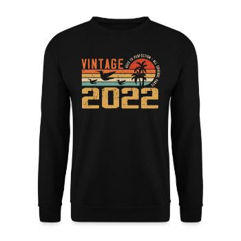 Vintage 2022 Cadeau Anniversaire - Millésime 2022 - Sweat-shirt Unisexe - noir - Devant - Alina (178cm) & Michal (187cm)