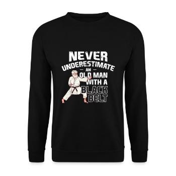 Karate Alter Mann Mit Schwarzem Gurt - Unisex Pullover - Schwarz - Vorne - Alina (178cm) & Michal (187cm)