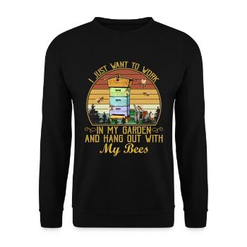 My Garden And Hang Out With My Bees T Shirt - Unisex Pullover - Schwarz - Vorne - Alina (178cm) & Michal (187cm)