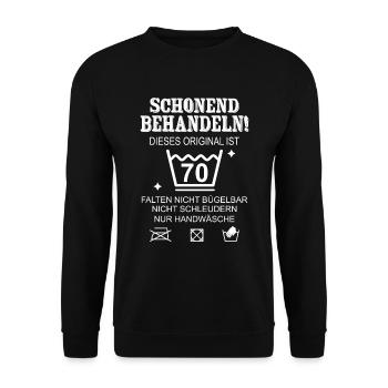 Schonend Behandeln Geschenk zum 70. Geburtstag - Unisex Pullover - Schwarz - Vorne - Alina (178cm) & Michal (187cm)