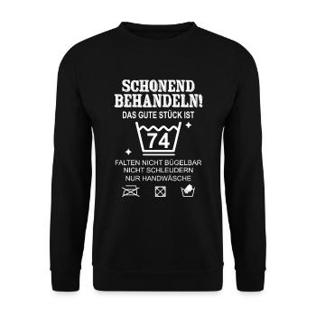 Schonend Behandeln Geschenk zum 74. Geburtstag - Unisex Pullover - Schwarz - Vorne - Alina (178cm) & Michal (187cm)