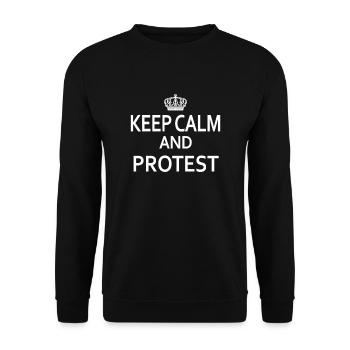 Keep Calm and PROTEST - Unisex Pullover - Schwarz - Vorne - Alina (178cm) & Michal (187cm)