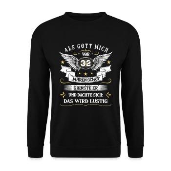Als Gott mich vor 32 Jahren schuf grinste er das - Unisex Pullover - Schwarz - Vorne - Alina (178cm) & Michal (187cm)