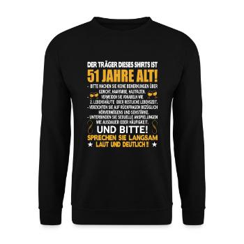 Der Träger dieses Shirts ist 51 Jahre alt 51. - Unisex Pullover - Schwarz - Vorne - Alina (178cm) & Michal (187cm)