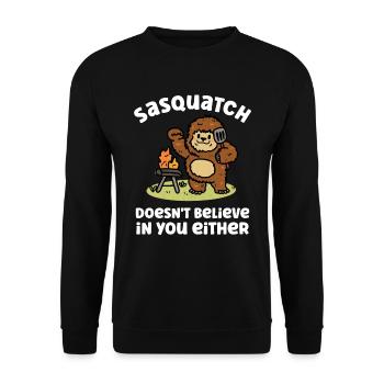Sasquatch Bigfoot glaubt auch nicht an den Sommer - Unisex Pullover - Schwarz - Vorne - Alina (178cm) & Michal (187cm)