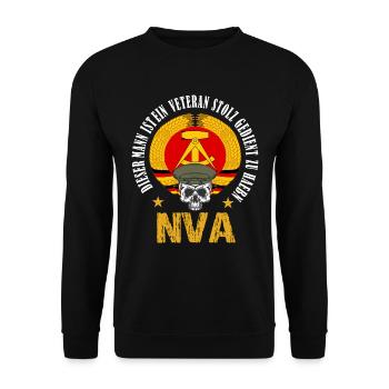 Stolzer NVA Veteran der DDR Armee - Unisex Pullover - Schwarz - Vorne - Alina (178cm) & Michal (187cm)