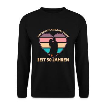 Herz mit Liebespaar - 50. Jahrestag der Beziehung - Unisex Pullover - Schwarz - Vorne - Alina (178cm) & Michal (187cm)