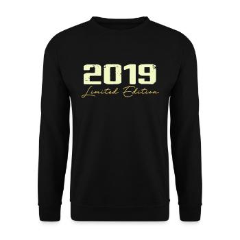 2019 Limitierte Auflage - 2019 Geburtstagsgeschenk - Unisex Pullover - Schwarz - Vorne - Alina (178cm) & Michal (187cm)