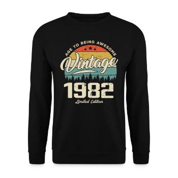 Jahrgang 1982 Retro-Stil Jubiläumsgeschenk 1982 - Unisex Pullover - Schwarz - Vorne - Alina (178cm) & Michal (187cm)