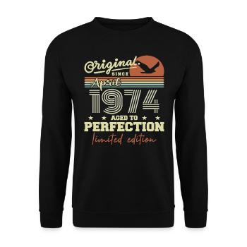 April 1974 Gift | 51st Anniversary April 1974 - Unisex Sweatshirt - black - Front - Alina (178cm) & Michal (187cm)