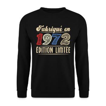 Cadeau D’anniversaire Fabriqué en 1972 - Sweat-shirt Unisexe - noir - Devant - Alina (178cm) & Michal (187cm)