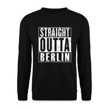STRAIGHT OUTTA BERLIN IM COOLEN USED LOOK - Unisex Pullover - Schwarz - Vorne - Alina (178cm) & Michal (187cm)