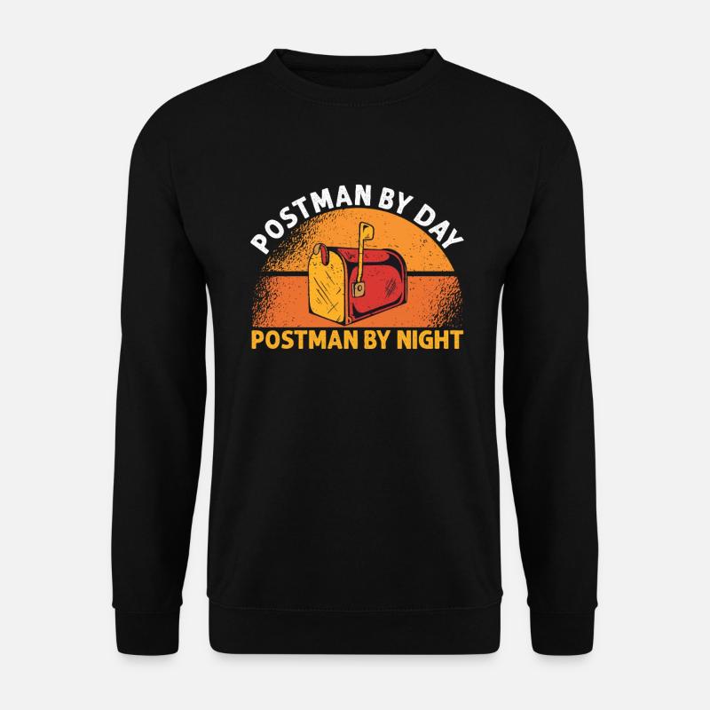 Briefträger By Day - Unisex Pullover - Schwarz
