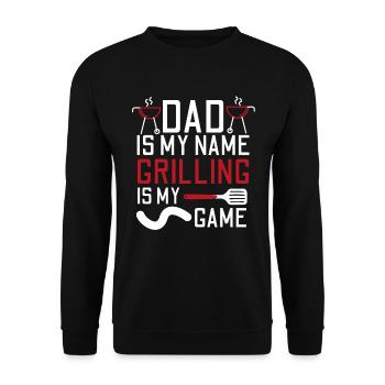 PAPA IST MEIN NAME GRILLEN IST MEIN SPIEL GRILL - Unisex Pullover - Schwarz - Vorne - Alina (178cm) & Michal (187cm)