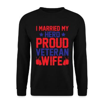 Ich Habe Meinen Helden Geheiratet Stolzes Veteran - Unisex Pullover - Schwarz - Vorne - Alina (178cm) & Michal (187cm)