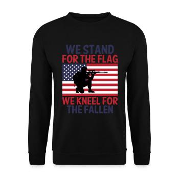 Wir Stehen Für Die Flagge Wir Knien für Gefallene - Unisex Pullover - Schwarz - Vorne - Alina (178cm) & Michal (187cm)