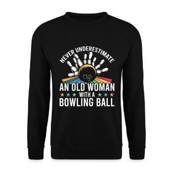 Ne sous-estimez jamais une vieille femme avec - Sweat-shirt Unisexe - noir - Devant - Alina (178cm) & Michal (187cm)