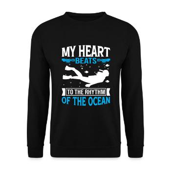 Mein Herz schlägt im Rhythmus des Ozeans. - Unisex Pullover - Schwarz - Vorne - Alina (178cm) & Michal (187cm)
