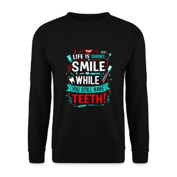 Das Leben ist kurz; Lächeln Sie, während Sie noch Zähne haben! - Unisex Pullover - Schwarz - Vorne - Alina (178cm) & Michal (187cm)