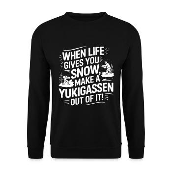 Wenn das Leben dir Schnee gibt, mach einen Yukigassen aus - Unisex Pullover - Schwarz - Vorne - Alina (178cm) & Michal (187cm)