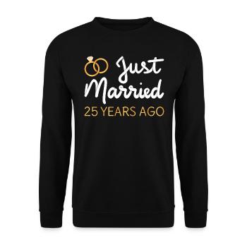 Gerade vor 25 Jahren geheiratet IV - Unisex Pullover - Schwarz - Vorne - Alina (178cm) & Michal (187cm)