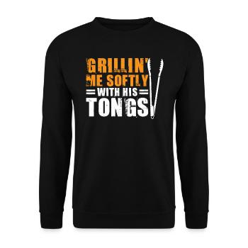 Grillin' Me Softly With His Tongs BBQ Humor - Unisex Sweatshirt - black - Front - Alina (178cm) & Michal (187cm)